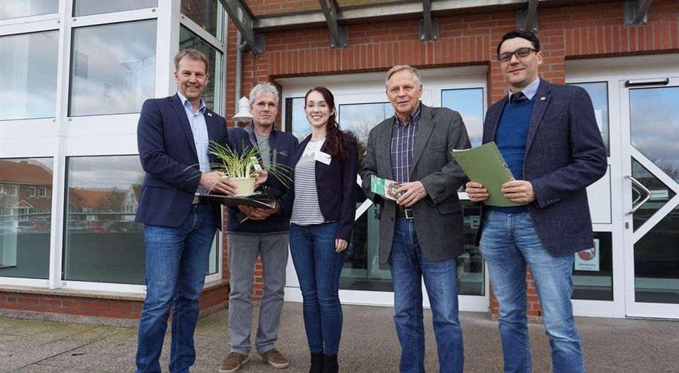 Auf der Suche nach privaten und öffentlichen Garten- und Parkbesitzern (v.l.): Bürgermeister Guido Dieckmann, Martin Borgwart von der Gemeinde Beverstedt, Julia Weber vom Regionalforum Unterweser, Wilfried Töpfer vom „Grünen Kreis“ Bremerhaven und Sven Sonström als Vertreter der Gemeinde Loxstedt.  Foto: khe
