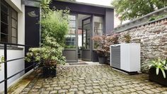 Eine Wärmepumpe ist effizient, klimafreundlich und funktioniert sogar im Altbau. Mit einer maximalen Fördersumme von 22.500 Euro lohnt sich der Umstieg seit Januar 2020 besonders.
Foto: djd/Bundesverband Wärmepumpe/Vaillant