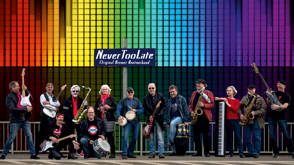 Die „Original Bremer Rentnerband“ NeverTooLate bietet generationenübergreifend tolle Livemusik. Die rockenden Rentner kommen in die Stadthalle.  Foto: eb