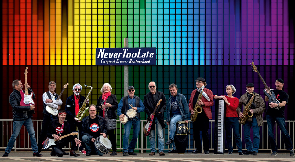 Die „Original Bremer Rentnerband“ NeverTooLate bietet generationenübergreifend tolle Livemusik. Die rockenden Rentner kommen in die Stadthalle. Foto: eb