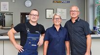 „Wir sind sehr stolz auf unsere Mitarbeiter“: Anke und Harald Kohlmann mit ihrer Mannschaft.   Foto: eb