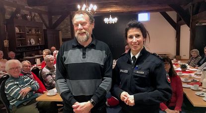 Andreas Woyth und Svenja Wigger informierten über die vielen raffinierten Tricks von Einbbrechern und Trickbetrügerin. Foto: eb