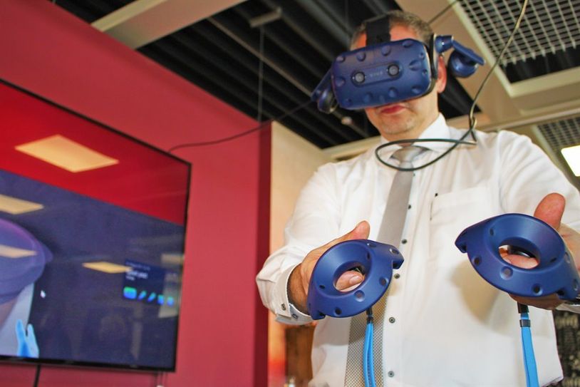 „Wir sind stolz auf unsere Mitarbeiter und Mitarbeiterinnen“, sagen Prokurist Wolfgang Rummler (li.) und Geschäftsführer Jens Wendelken. Foto: pvio