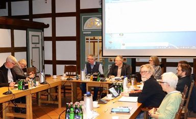 In Worpswede diskutieren die Ausschussmitglieder über das Bauvorhaben der Familie Schnaars. Die Ausschussmitglieder äußerten dabei vor allem Bedenken. Foto: ak