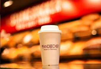 Starke Bäcker führt Pfandbecher ein: Heißgetränke gibt es in den Filialen ab sofort nicht mehr in Einwegbechern. Foto: eb