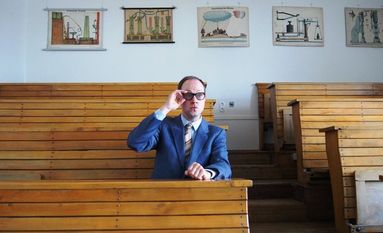 Schauspieler Christian Schliehe bringt am Samstag, 7. März die besten Heinz Erhardt-Witze im Dorfgemeinschaftshaus Platjenwerbe auf die Bühne.  Foto: eb