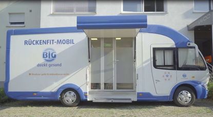 Das Rückenfit-Mobil macht am 14. März auf dem Sportplatz in Selsingen Halt. Foto:eb