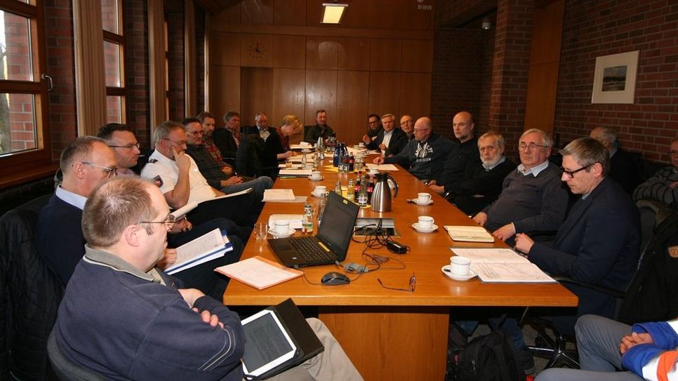 Der Hoch- und Tiefbauausschuss hatte einige „Experten“ eingeladen.  Foto:  sla