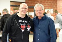 Starkes Team: Kampfsportmeister Marco Gevatter (li.) und Rainer Rettinger freuten sich gemeinsam über den erneuten Spendenerfolg. Foto: eb