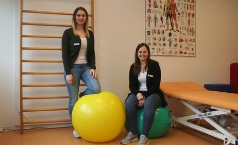 Mit Sinka Meyer (l.) und Janin Imbusch kann das Zentrum für Sozialpsychiatrie und Nervenheilkunde nun auch die Bereiche Physio- und Ergotherapie anbieten. Foto: mk