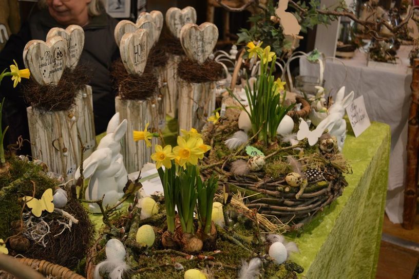 Der frühling steht vor der Tür. Die Ausstellung im Gasthof Wrieden bietet eine große Auswahl an Blumenschmuck. Foto: eb