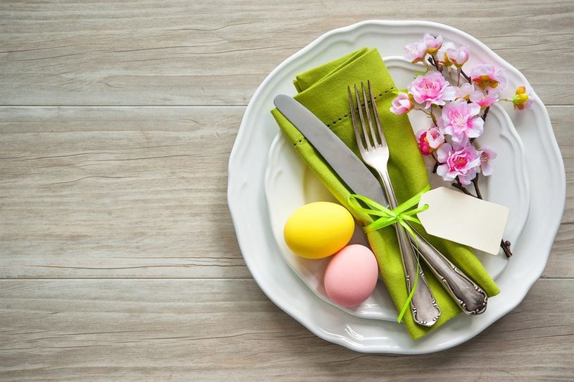 Zum Osterfest darf geschlemmt werden. Traditionelle Osterbräuche gibt es nicht nur beim Ostermenü, das Lamm oder der Hase stehen dabei hoch im Kurs. Die Lokale freuen sich auf ihre Gäste. Foto: Fotolia