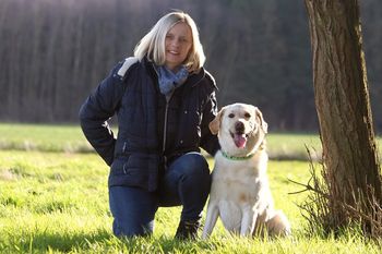Seit November 2019 bietet Elke Gampe mit ihrer mobilen Hundeschule Einzeltraining an verschiedenen Orten, Trainingsspaziergänge für Gruppen und Kurse für Hundehalter*innen an. Foto: eb