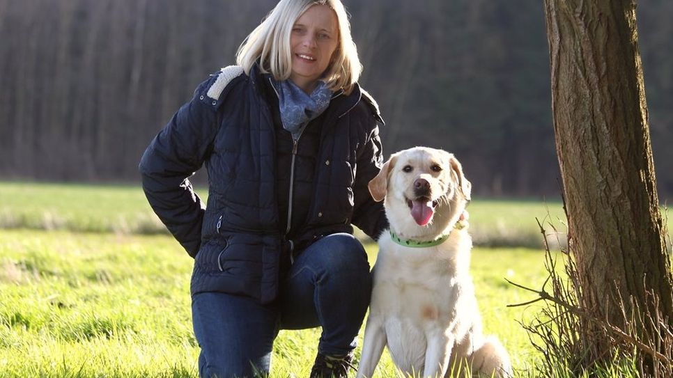 Seit November 2019 bietet Elke Gampe mit ihrer mobilen Hundeschule Einzeltraining an verschiedenen Orten, Trainingsspaziergänge für Gruppen und Kurse für Hundehalter*innen an.  Foto: eb