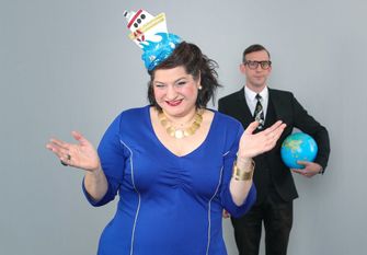 Anne-Kathrin Fremy alias Karmen im Nebel kommt am Freitag, 20. März in das Kunstcentrum Alte Molkerei. Die Gäste erwartet ein humorvoller Liederabend rund um das Thema „Kreuzfahrt“. Foto: eb