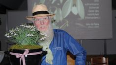 Der NDR Fernsehgärtner John Langley liebt Schneeglöckchen in jeder Größe.  Foto: uml