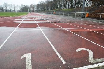 Dank einer millionenschweren Förderung des Bundes kann das Moormannskamp-Stadion in Ritterhude saniert werden.  Foto: eb