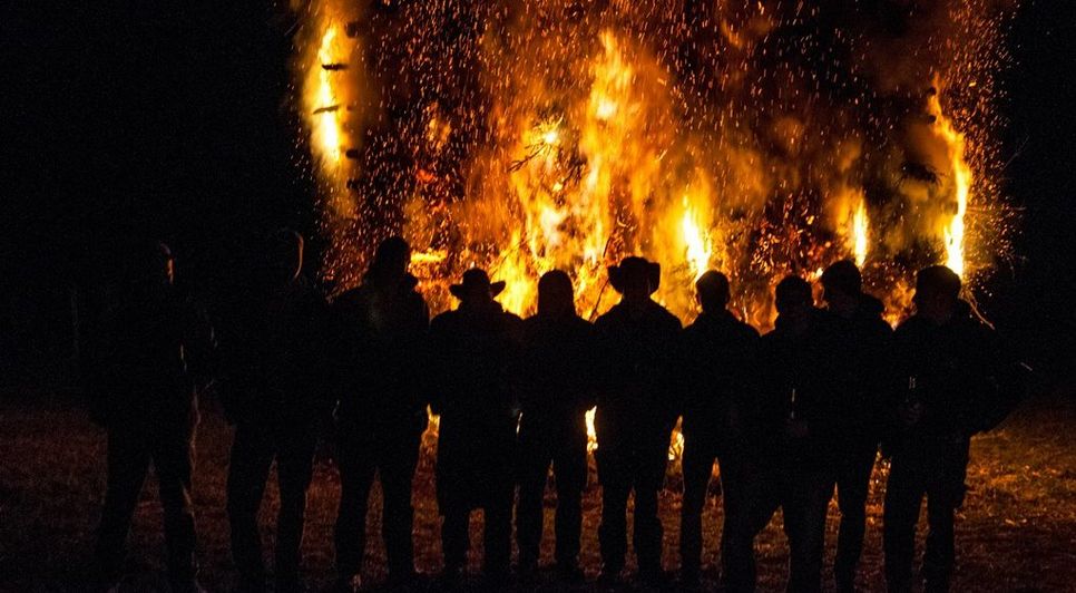 Am Osterwochenende dürfen in diesem Jahr wegen der Corona-Krise keine Osterfeuer stattfinden. Die Gemeinden können - wenn die Kontaktverbote wieder aufgehoben sind - neue Termine festlegen. Foto: Adobe Stock