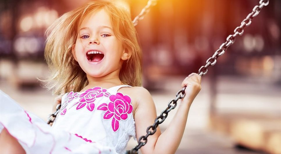 Gefühlt Jahre her: der Besuch des Spielplatzes. Seit dem 6. Mai können Spielplätze wieder von Kindern unter Aufsicht besucht werden - mit Abstand.  Foto: adobestock/BiilionPhotos.com