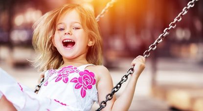 Gefühlt Jahre her: der Besuch des Spielplatzes. Seit dem 6. Mai dürfen Kinder wieder Spielplätze besuchen - unter Aufsicht und mit Abstand. Foto: adobestock/BillionPhotos.com