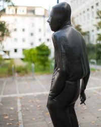 Oben: Ottos Skulptur „Die Begegnung“, der man in Hannover begegnen kann. Foto: wiki commons
