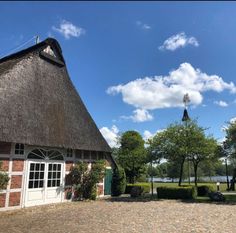 Gastronomisches Idyll: Das Haus am See in Bremervörde hat seit dem 15 Mai wieder geöffnet.  Foto: eb