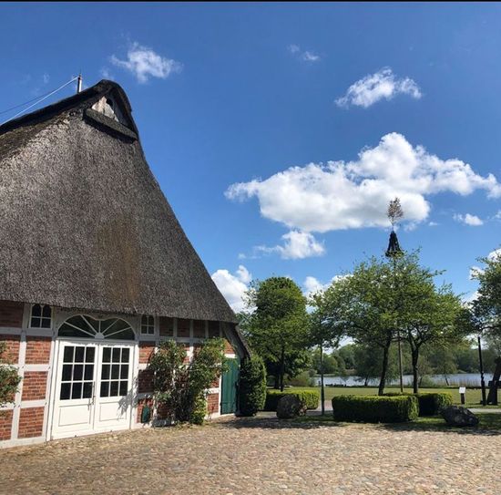 Gastronomisches Idyll: Das Haus am See in Bremervörde hat seit dem 15 Mai wieder geöffnet.  Foto: eb