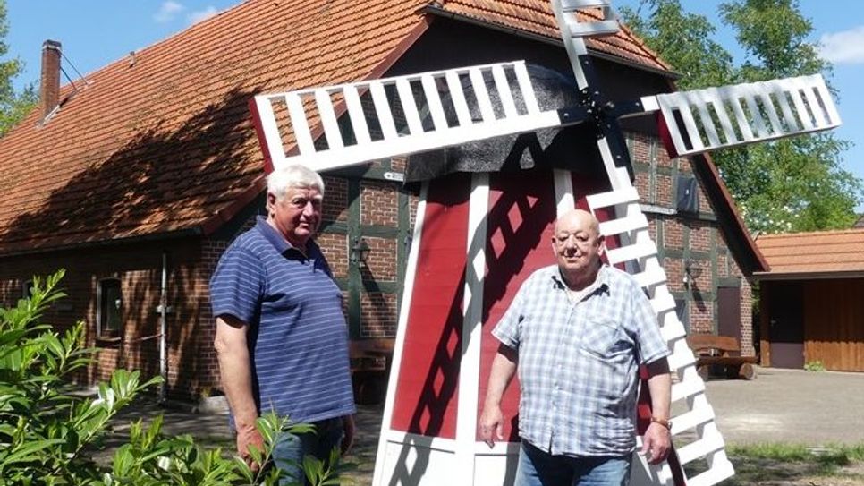 Die Modell-Mühle in Seebergen bekam vom Heimatverein eine Wellness-Kur verpasst und steht nun wieder am Brünings Hof.  Foto: eb