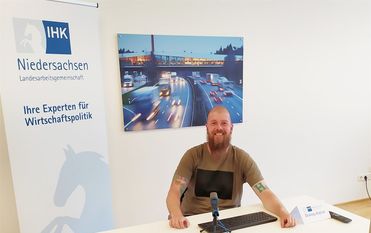 Wasserstoffexperte Paul Schneider diskutierte mit Teilnehmern aus Wirtschaft, Ministerien und niedersächsischen IHKs.  Foto: IHKN