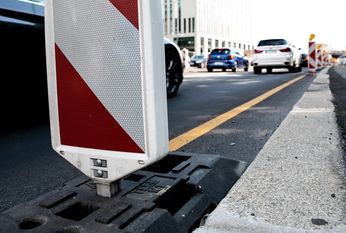 Verfahrene Lebenszeit: Bauleute verbringen oft mehrere Stunden täglich im Auto, um zur Arbeit zu kommen – meist unbezahlt. Jetzt will die IG BAU eine Entschädigung der Wegezeiten durchsetzen. Foto: IG BAU