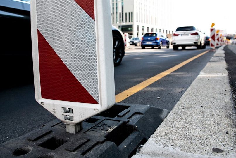 Verfahrene Lebenszeit: Bauleute verbringen oft mehrere Stunden täglich im Auto, um zur Arbeit zu kommen – meist unbezahlt. Jetzt will die IG BAU eine Entschädigung der Wegezeiten durchsetzen. Foto: IG BAU