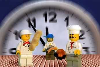 Fünf vor zwölf: Im Lebensmittel- und Gastgewerbe haben viele Beschäftigte einen befristeten Arbeitsvertrag. Die NGG fordert, Jobs auf Zeit per Gesetz einzuschränken. Foto: NGG