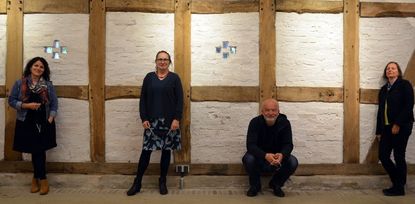 Die Auswahl-Jury in der Bötjer’schen Scheune in Worpswede.  Foto: Worspweder Museumsverbund