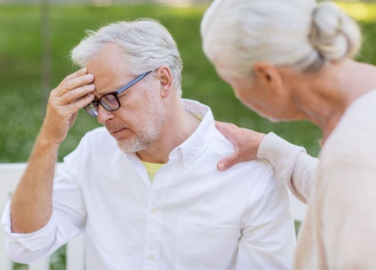 An heißen Sommertagen kommt es bei Senioren öfter zu Problemen mit Schwindel und Benommenheit.
  Foto: djd/Telcor Forschung/Syda Productions  stock.adobe.com