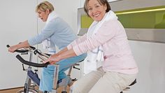 Radfahren ist immer gesund - auch indoor. Auf dem Ergometer lässt sich die Belastung besonders gut kontrollieren
 Foto: djd/Hermes Arzneimittel/www.imagesource.com