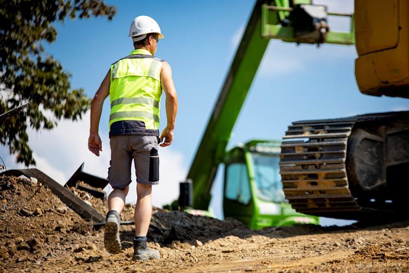Bald allein auf der Baustelle? Baufirmen steuern auf einen verschärften Fachkräftemangel zu – wenn die Branche für Beschäftigte nicht attraktiver wird, warnt die IG BAU.  Foto: IG BAU