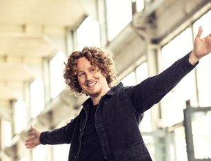 Michael Schulte gehört du den Künstlern, die im Rahmen der Konzertreihe „Frischluft-Kultur OHZ“ auftreten. Foto: Sandra Ludewig