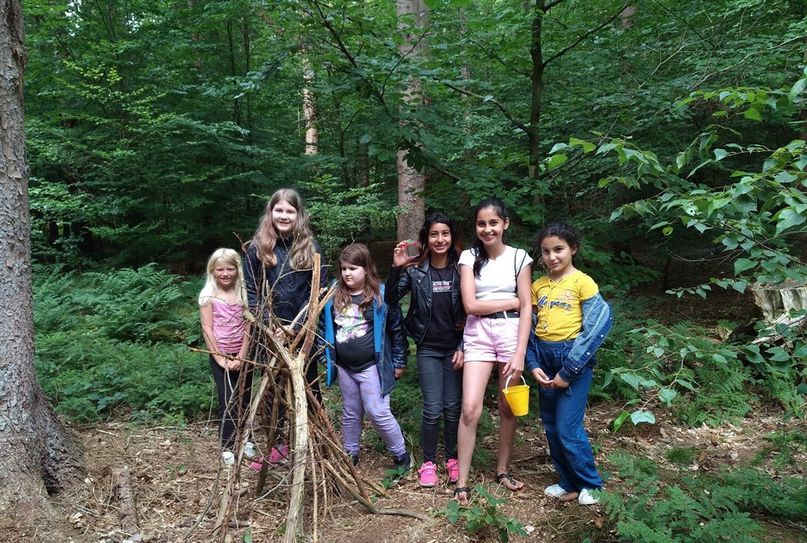 Auf der Erkundungstour im Wald gab es für die Kinder viel zu entdecken.  Foto: eb
