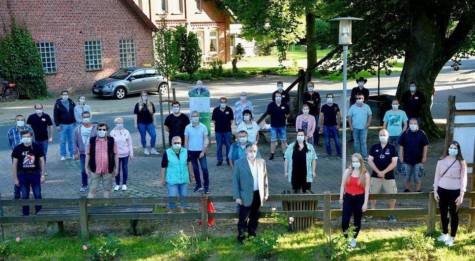 Junge und alte Haaßeler*innen machten erneut ihren Unmut über den geplanten Bau einer Bauschuttdeponie deutlich. Foto: rpg