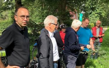 „Ohne Baumschutz geht es nicht“: Die SPD Stadtratsfraktion bei ihrem Besuch in Freißenbüttel. Foto: eb