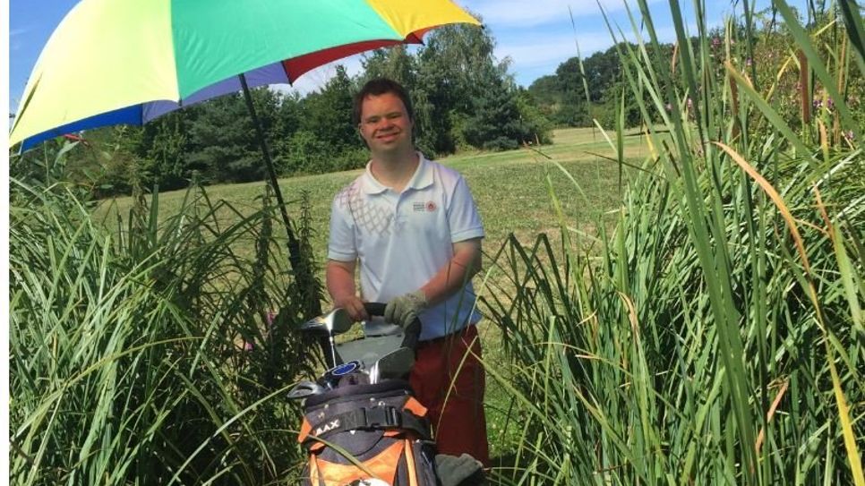 Christophe Schuler vom Golfclub Lilienthal nahm in Bielefeld am Special Olympics Golf Sommercamp teil.  Foto: eb