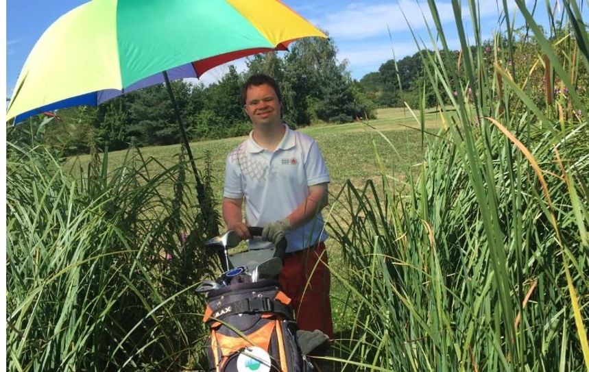 Christophe Schuler vom Golfclub Lilienthal nahm in Bielefeld am Special Olympics Golf Sommercamp teil.  Foto: eb
