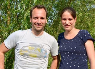 „Wenn etwas mit den Menschen gesundheitlich nicht stimmt, muss man sich die Zeit für sie nehmen. Das ist uns sehr wichtig“. In einer eigenen Praxis kann man sie sich nehmen, so die Ärtze-Ehepaar Benjamin und Ulrike Braun. Fotos: rpg