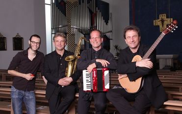 Clemens Bittlinger und seine Musiker treten am 19. September in der Fabian- und Sebastian-Kirche in Beverstedt auf. Foto: eb