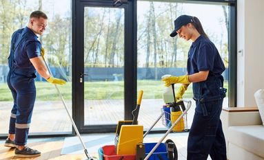 Zuschläge beim Kurzarbeitergeld und ein Notfall-Kinderzuschlag entlasten Beschäftigte mit niedrigem Einkommen. Foto: djd/AUB/alfa27 - stock.adobe.com