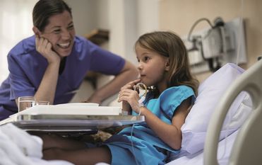 Ab 2020 gibt es eine einheitliche Ausbildung für die Berufe Altenpflege, Gesundheits- und Krankenpflege sowie Gesundheits- und Kinderkrankenpflege. Foto: Rawpixel.com/Fotolia/randstad