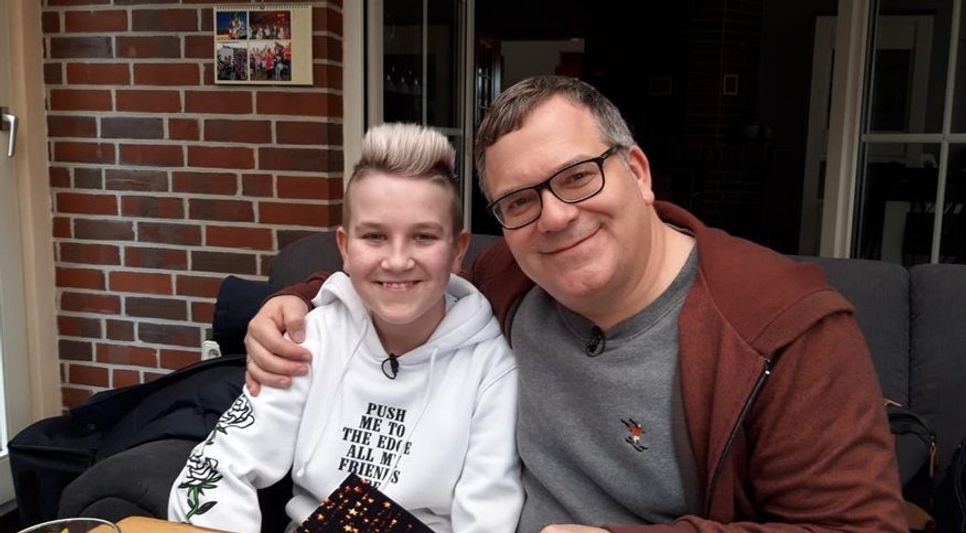 Schlagzeugschüler Lukas Wulff tritt bei der Erstausstrahlung von Eltons neuer ZDF-Show „Einfach super!“ als Kandidat an. Foto: Britta Wulff