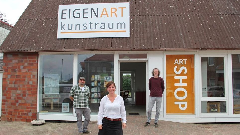 Freuen sich über die spannenden Events während der Eröffnungswoche im EigenART-kunstraum: Ben Moske, Anja Schlesselmann und Andreas von Glahn (von links).   Foto: ue