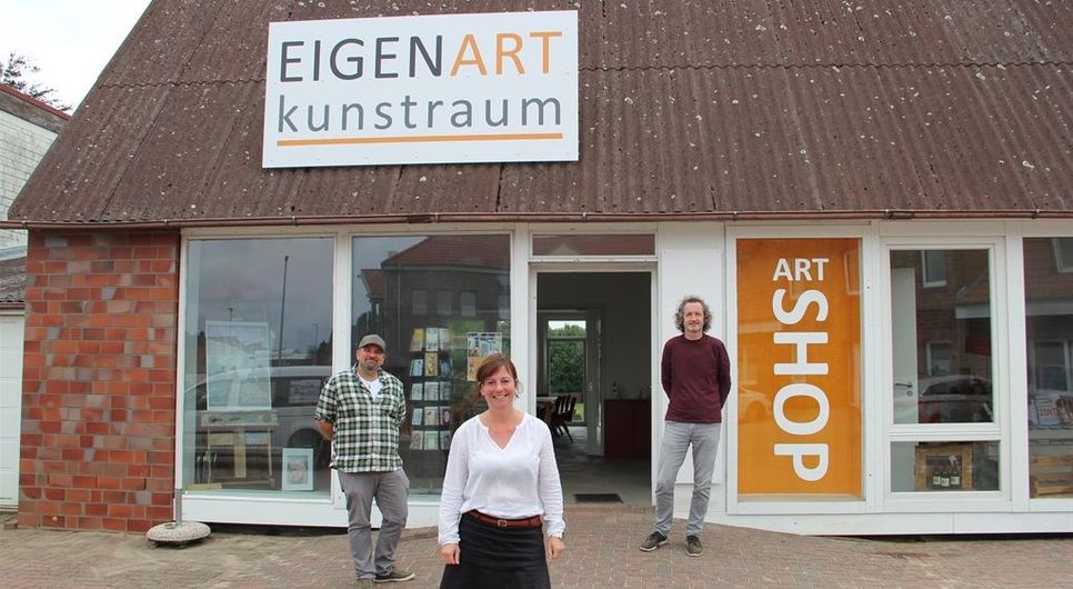 Freuen sich über die spannenden Events während der Eröffnungswoche im EigenART-kunstraum: Ben Moske, Anja Schlesselmann und Andreas von Glahn (von links). Foto: ue