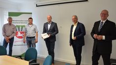 Die Landvolk-Vorstandsmitglieder Bernd Stührenberg (von links), Tetje Meyerdierks und Stephan Warnken haben sich kürzlich intensiv über die Möglichkeiten der Moorbewirtschaftung mit den Landtagsabgeordneten Axel Miesner und Dr. Marco Mohrmann ausgetauscht.  Foto: Pape/Landvolk
